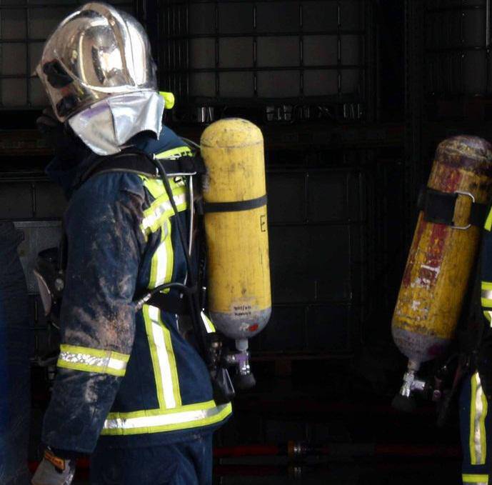 Υπό πλήρη έλεγχο τέθηκε η φωτιά κοντά στον σταθμό των ΚΤΕΛ «Μακεδονία»