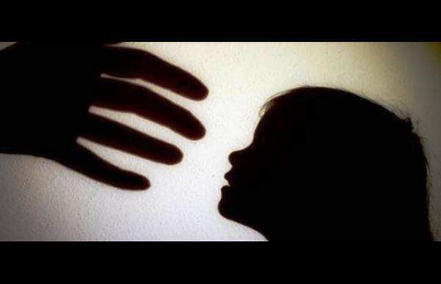 Καταγγελία βιασμού ανήλικης από οικογενειακό φίλο