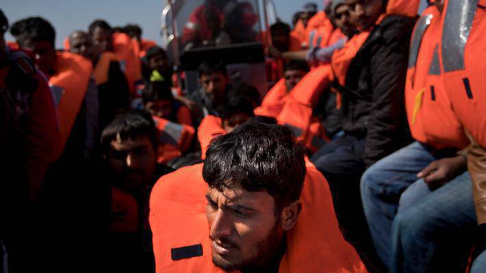 Ακινητοποιημένο μεταξύ Ιταλίας και Μάλτας το πλοίο με 629 μετανάστες