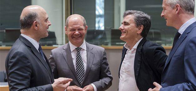 Προειδοποίηση από τον Ρέγκλινγκ για τις παροχές μετά τη σύνοδο του Eurogroup