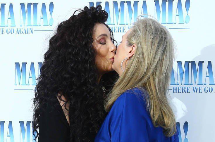 Την πρεμιέρα του «Mamma Mia» με ένα φιλί γιόρτασαν Μέριλ Στριπ και Σερ