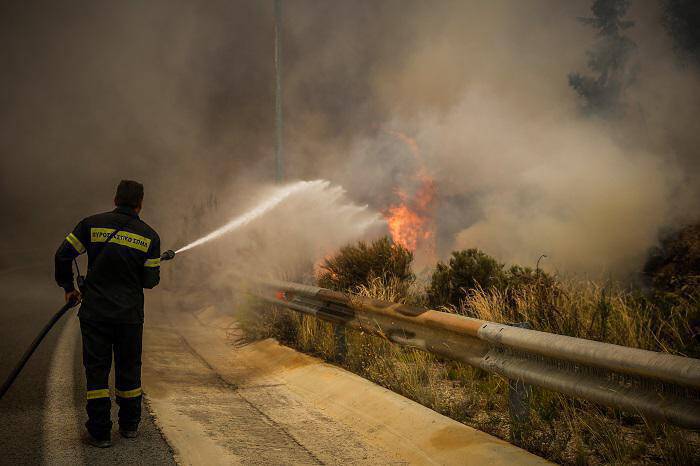 Κρήτη: Φωτιά σε δασική έκταση στον Άγιο Νικόλαο