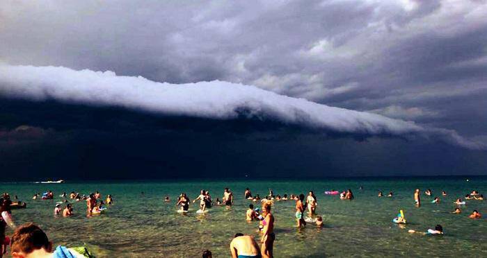 Shelf Cloud: Το εντυπωσιακό φαινόμενο πριν από την καταιγίδα στην Πιερία (pics)