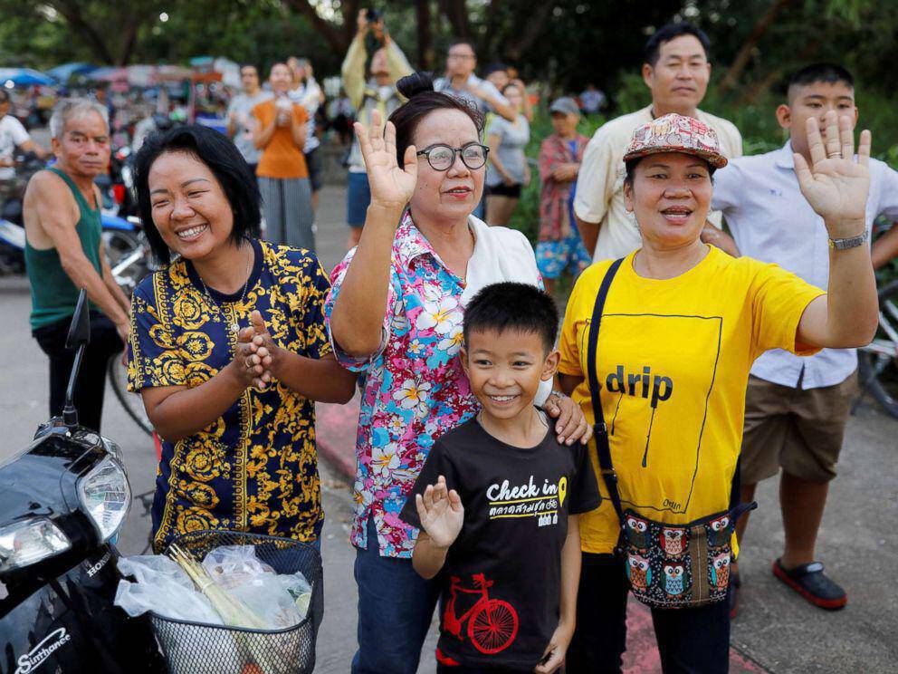 Η Ταϊλάνδη γιορτάζει τη διάσωση των μικρών ποδοσφαιριστών (pics)
