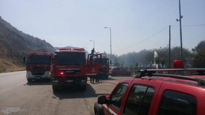 Χανιά: Μεγάλη φωτιά στο Καλάμι – Κινδύνευσε αναψυκτήριο (pics&vid)