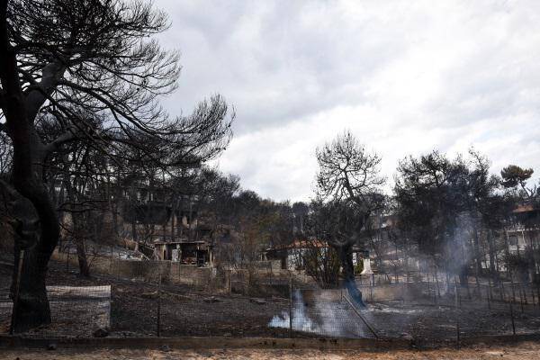 Δασοφύλακες: Η επιχειρησιακή μάχη με τη φωτιά χάθηκε στην Πεντέλη