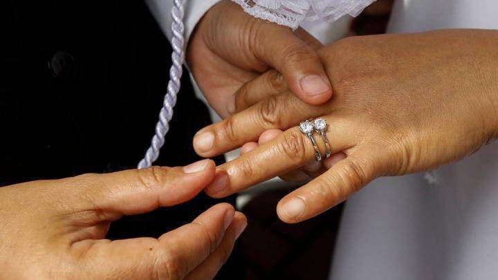 Άγριο ξύλο μεταξύ συμπέθερων στη Λάρισα σε γαμήλια δεξίωση