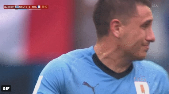 «Έσπασε» ο Χοσέ Χιμένες της Ουρουγουάης, έβαλε τα κλάματα πριν λήξει το ματς (vid)