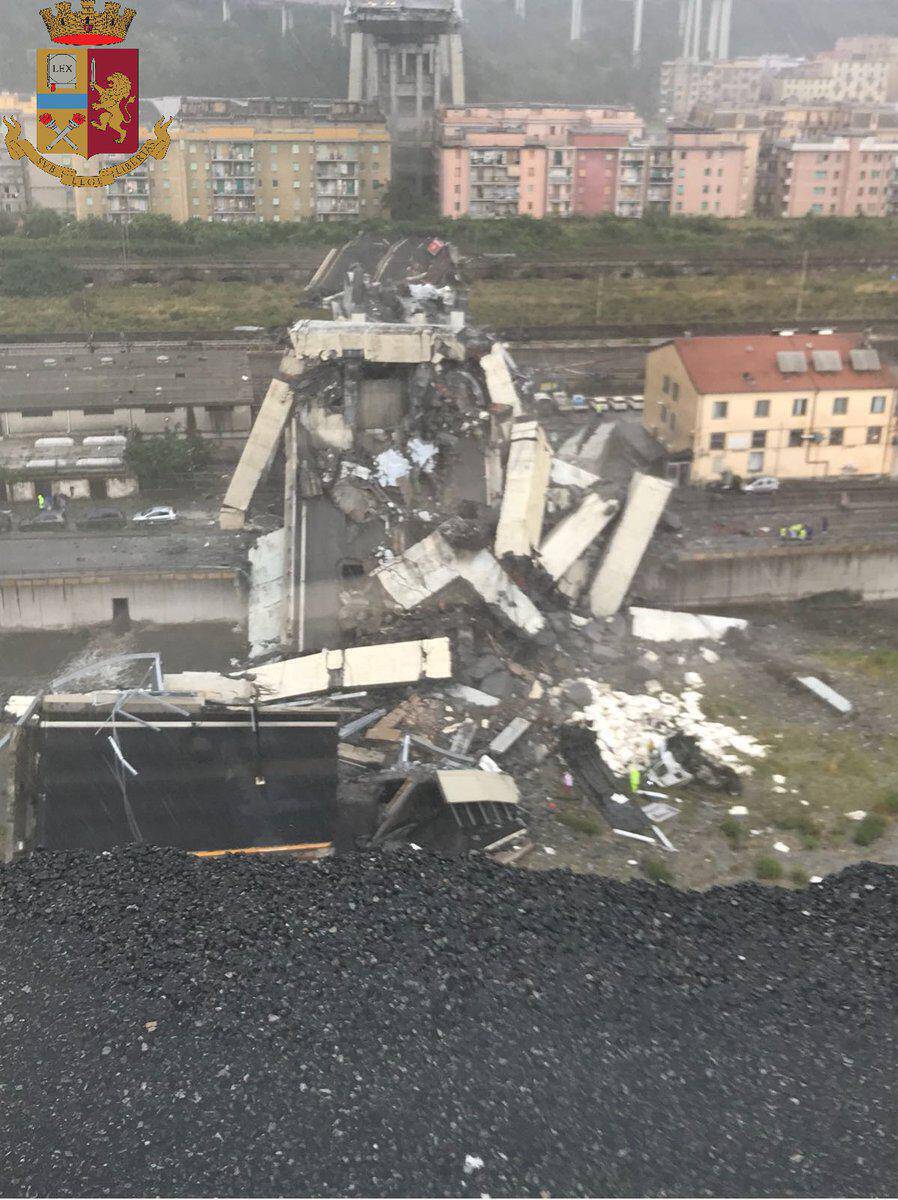 Κατέρρευσε γέφυρα λίγο έξω από την Γένοβα – Δεκάδες νεκροί