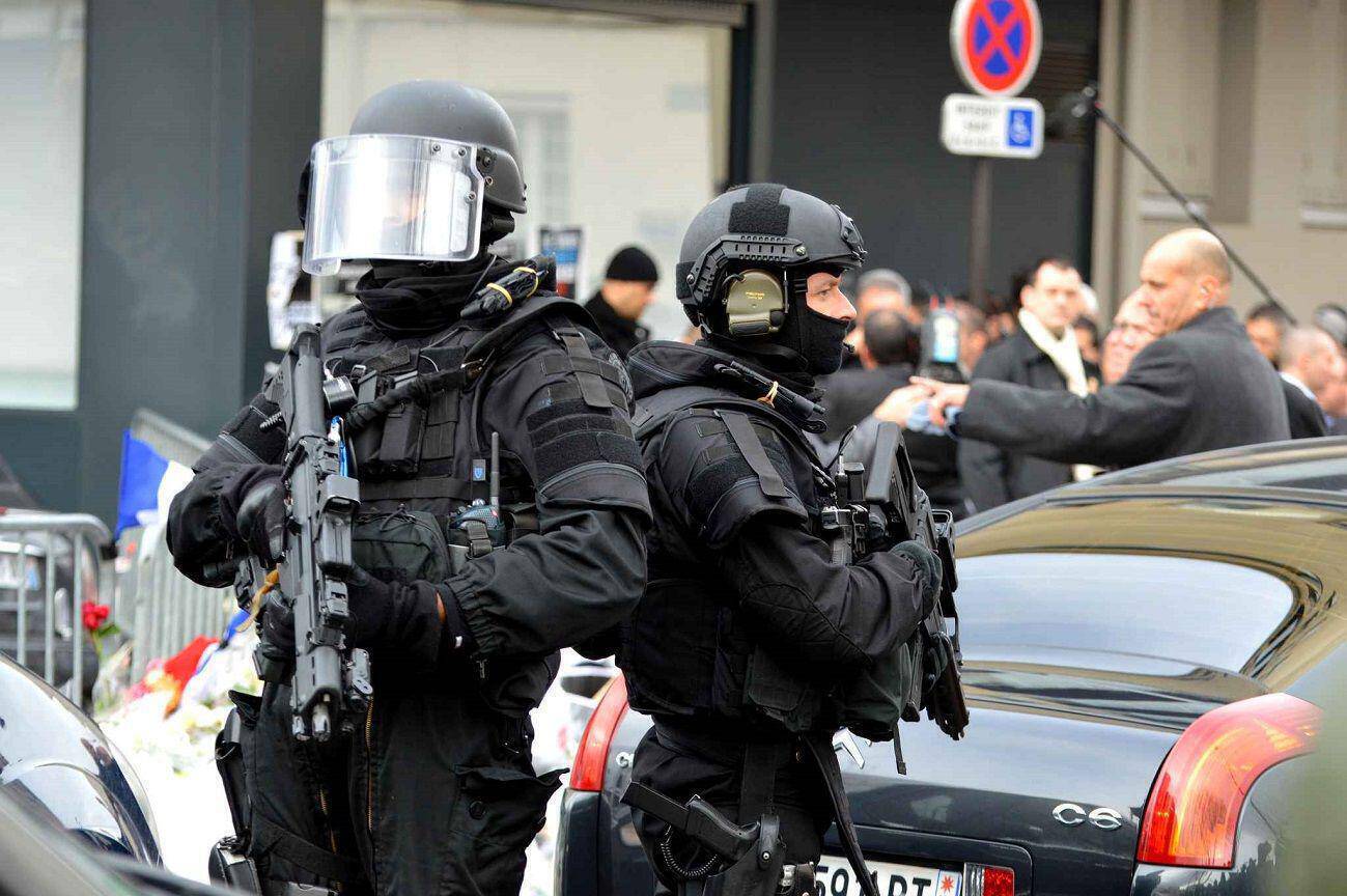 Επίθεση στο Παρίσι: Δημοσιογράφοι οι δυο βαριά τραυματίες