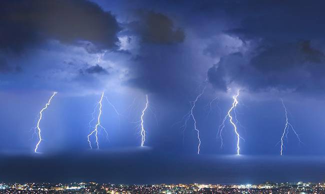 Καιρός: Σε ποιες περιοχές ΕΜΥ και Μαρουσάκης προβλέπουν ισχυρές καταιγίδες και χαλάζι