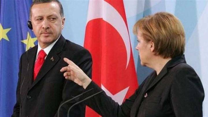 Διάσκεψη Βερολίνου: Επικοινωνία Μέρκελ- Ερντογάν μετά τις απειλές του