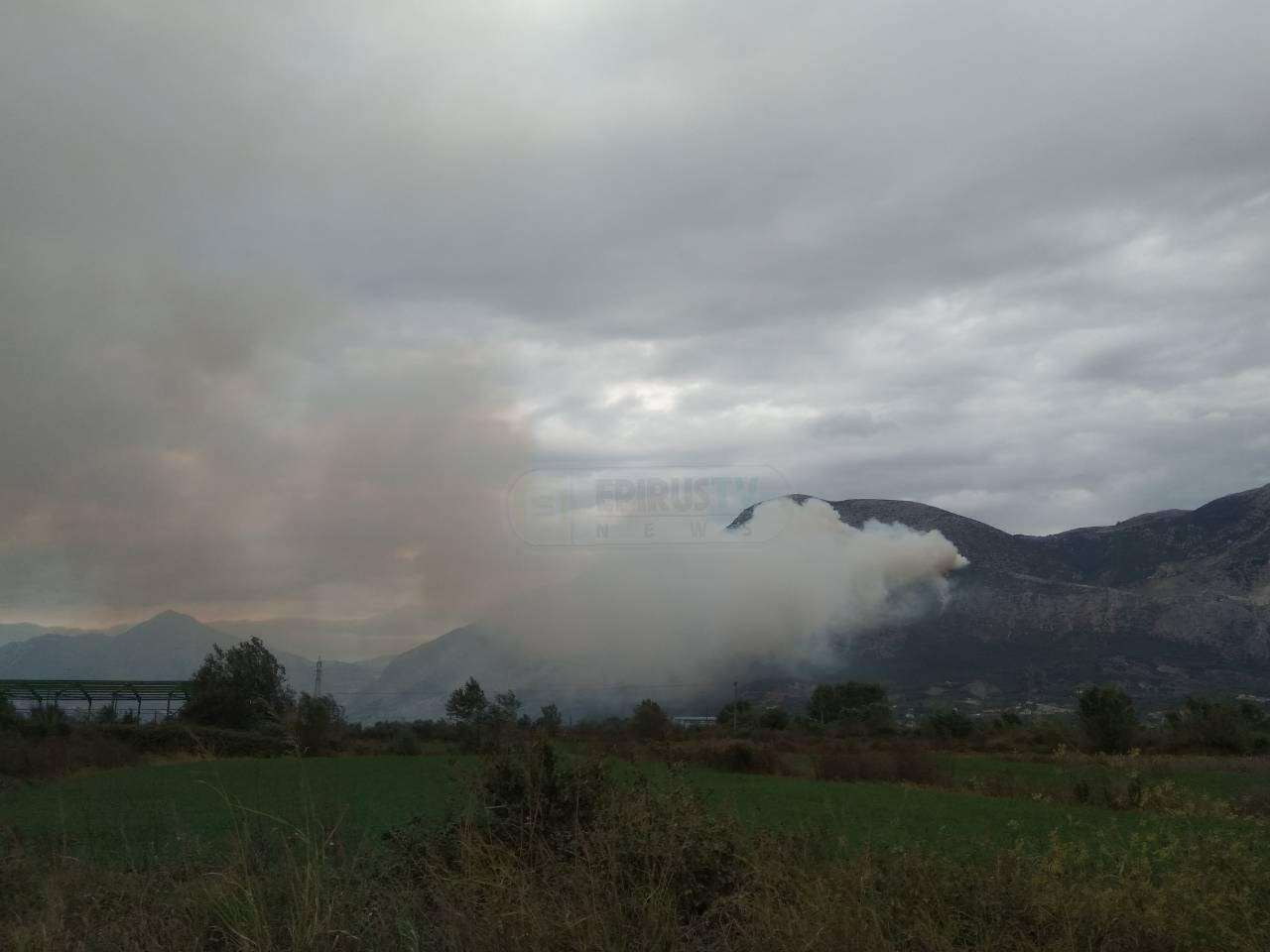 Πυρκαγιές από την Πάργα έως τα Ιωάννινα – Δύσκολες οι “μάχες” των πυροσβεστών (pics)