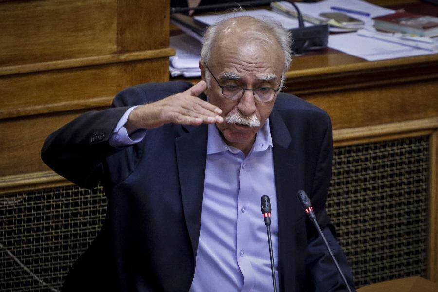 Αντιεξουσιαστές προπηλάκισαν τον βουλευτή του ΣΥΡΙΖΑ-ΠΣ Δημήτρη Βίτσα