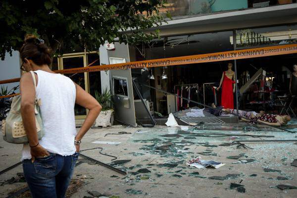 Βίντεο – Η στιγμή της έκρηξης στον Βύρωνα! «Καπνός» το ATM