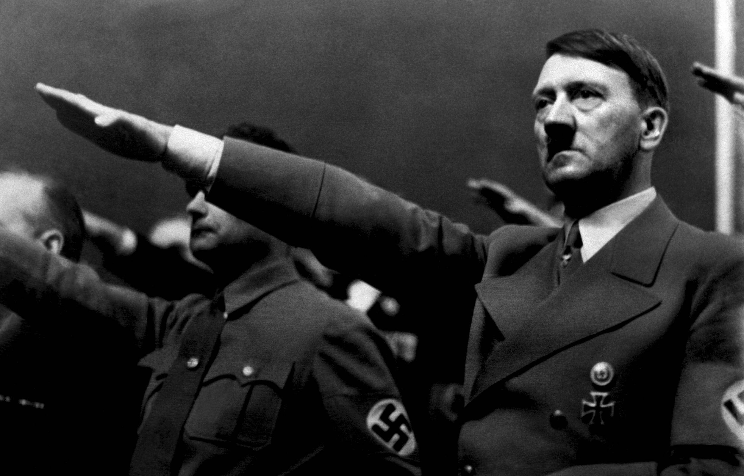 Κατασχέθηκαν έργα που «υπογράφει» ο Χίτλερ