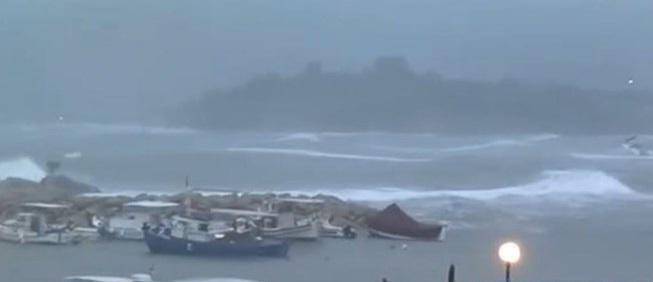 Φλόριντα: Στο έλεος του κυκλώνα «Ησαΐα» εν μέσω πανδημικής κρίσης