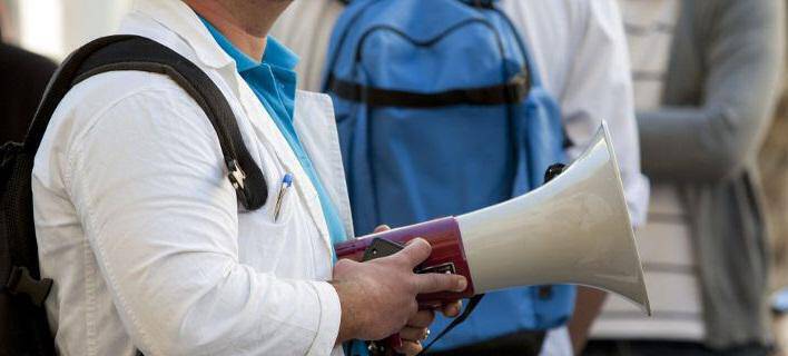 Σε απεργία προχωρούν αύριο γιατροί και νοσηλευτές στα δημόσια νοσοκομεία