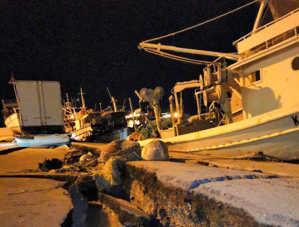 Ζάκυνθος -Σεισμός: To νησί άντεξε τα Ρίχτερ – Δείτε τις ζημιές -Ρωγμή στο Λιμάνι – Πτώση βράχων (pics&vid)