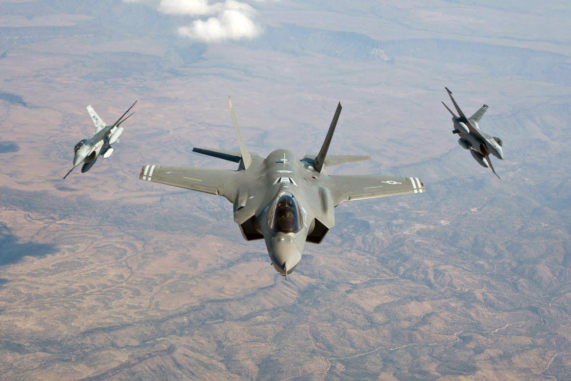 F-35 vs F-16 viper σε κλειστή αερομαχία – Αποτέλεσμα σοκ! (vid)
