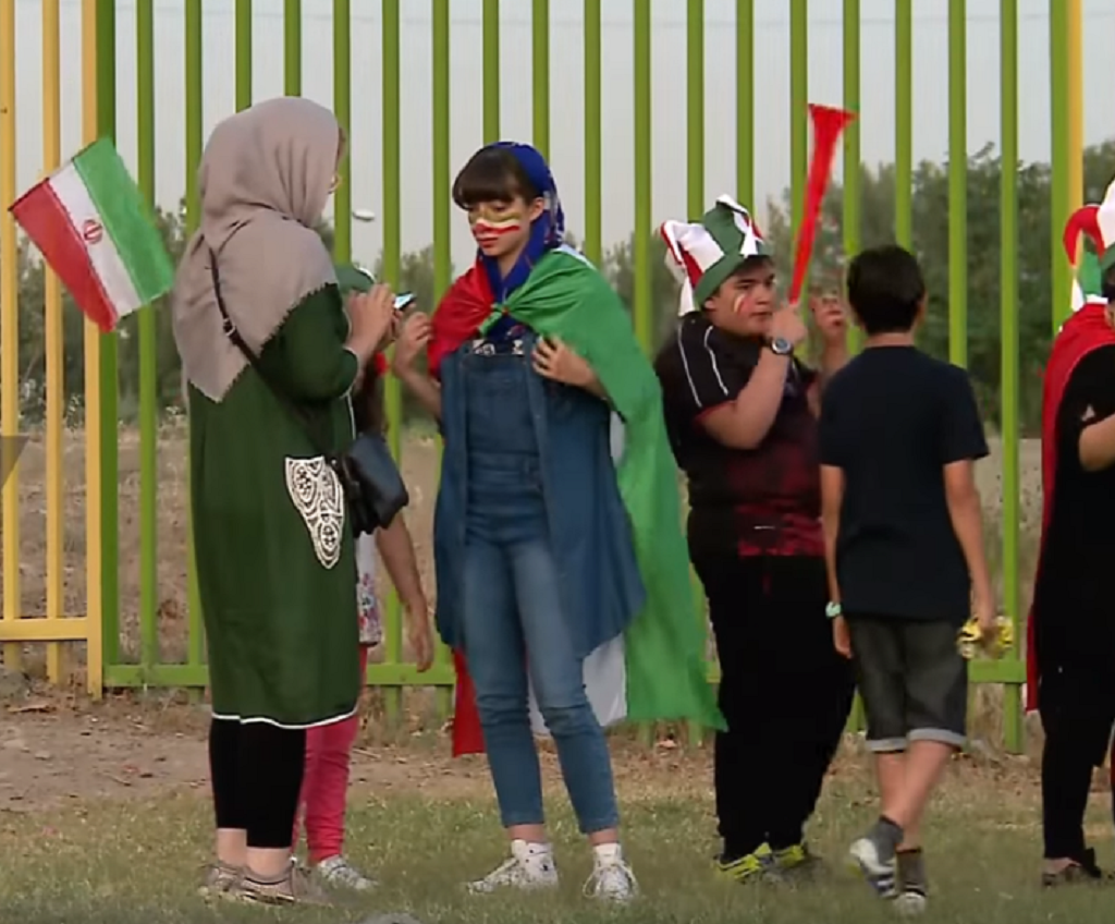Μία διαφορετική ημέρα στο Ιράν – Γυναίκες μπήκαν στα γήπεδα (vid)