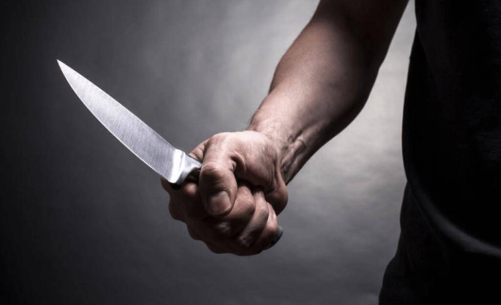 Ανδρας επιτέθηκε με μαχαίρι να σκοτώσει ένα ζευγάρι
