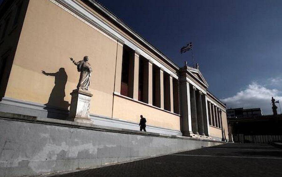 Έκτακτο! Φοιτητές εγκλώβισαν καθηγητές στο κτήριο της Συγκλήτου του Πανεπιστημίου Αθηνών!