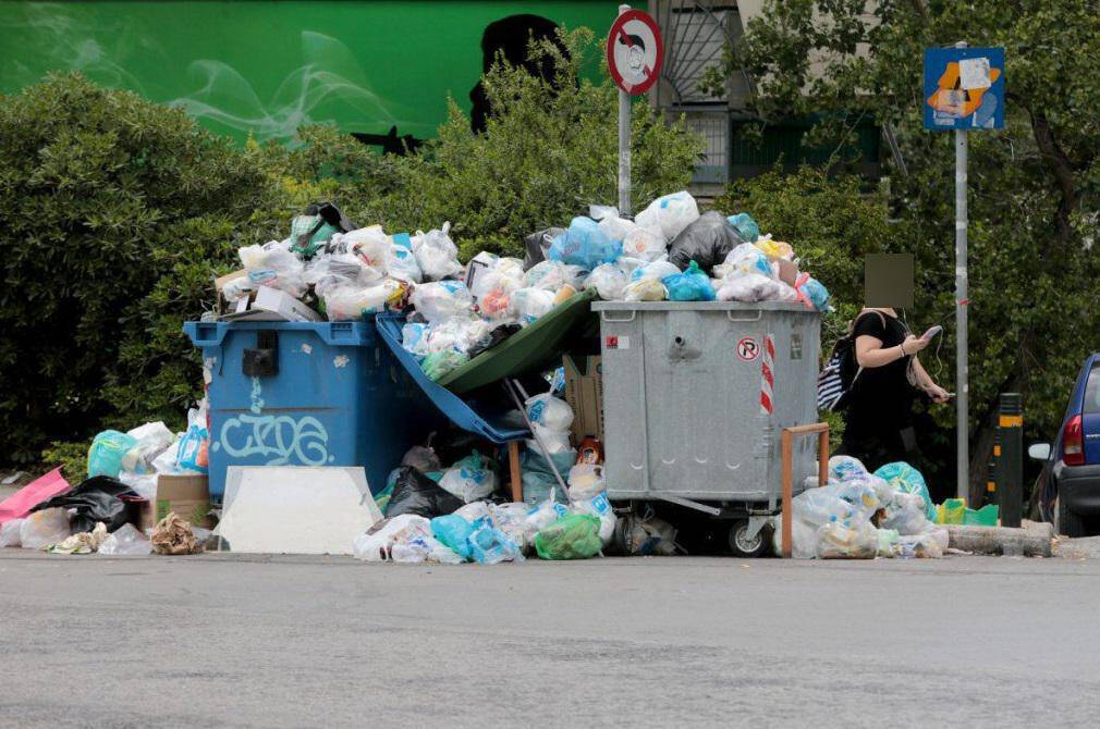Μαζεύονται τα σκουπίδια από τις 129 γειτονιές της Αθήνας