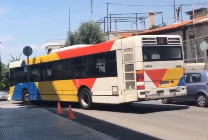 Θεσσαλονίκη: Πανικός στην στάση λεωφορείου! Έξαλλη η μητέρα της 9χρονης…