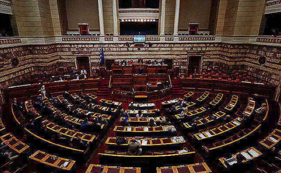 Βρέχει δικογραφίες πολιτικών στη Βουλή