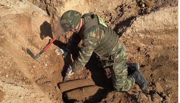 Εννέα βόμβες εξουδετέρωσαν σε δρόμο στο Ίλιον