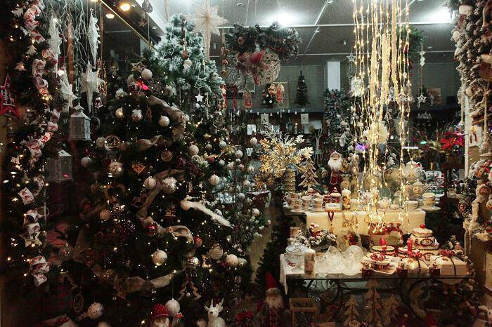 Το εορταστικό ωράριο Χριστουγέννων – Ποιες Κυριακές θα είναι ανοιχτά τα μαγαζιά