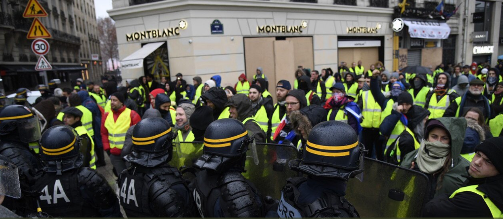 Γαλλία: Απαγόρευσαν τις διαδηλώσεις στα «κίτρινα γιλέκα»