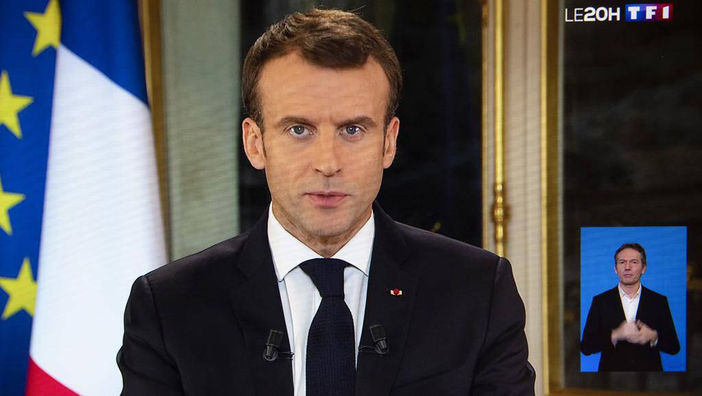 Γαλλία: Νύχτα υπέγραψε ο Μακρόν το νόμο-Σφοδρές αντιδράσεις από αντιπολίτευση και συνδικάτα