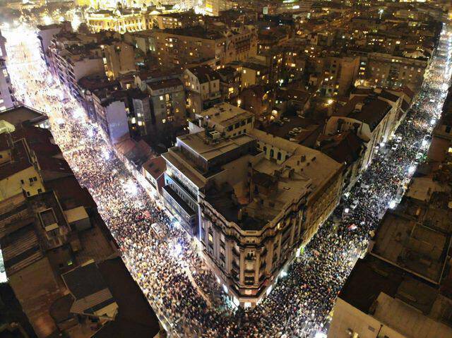 Σερβία: Οι διαδηλώσεις εναντίον του προέδρου παίρνουν ορμή