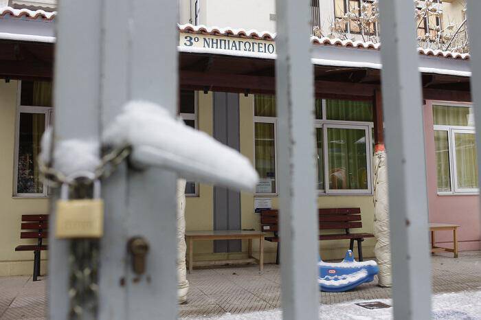 Καιρός: Κλειστά σχολεία σε περιοχές της Δυτικής Μακεδονίας λόγω χιονόπτωσης – Απαγόρευση κυκλοφορίας στα φορτηγά σε Εγνατία οδό