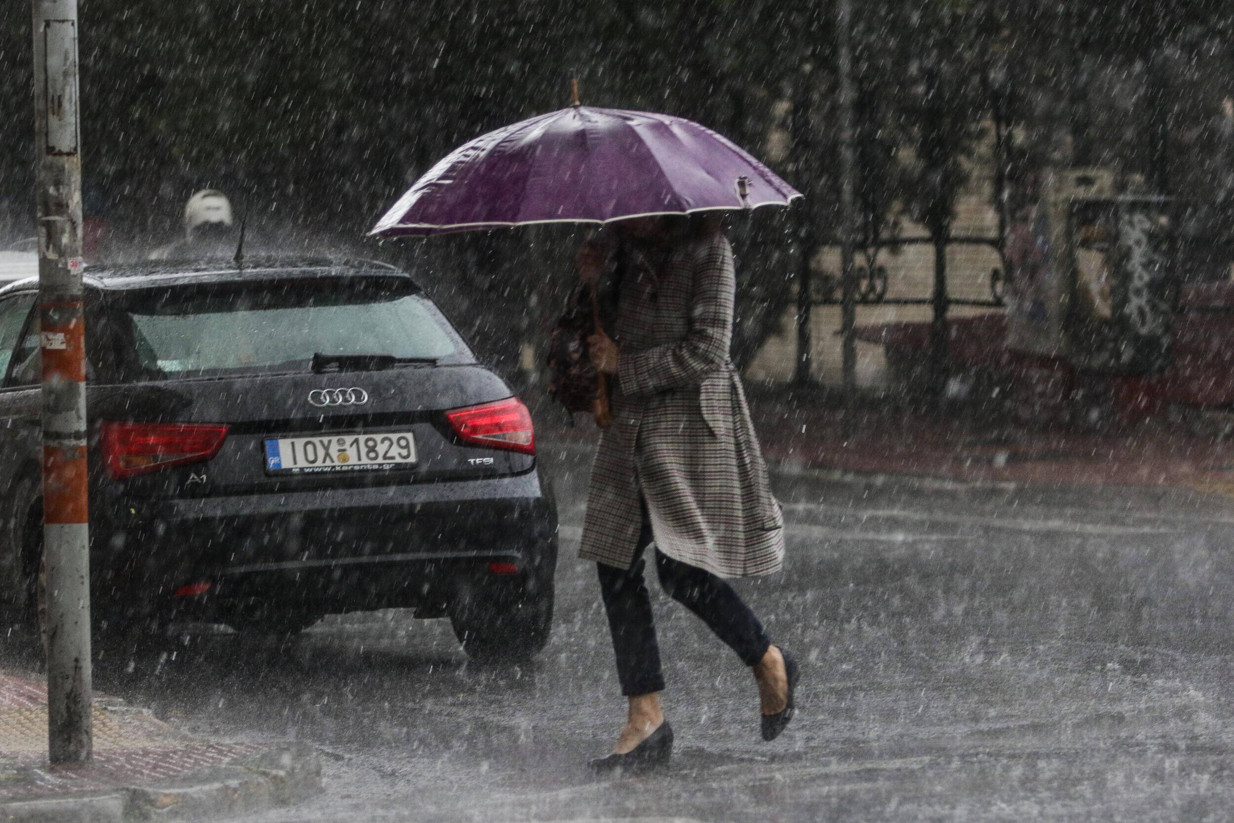 Καιρός Αθήνα: Έντονη βροχόπτωση – Τι θα γίνει τις επόμενες ώρες