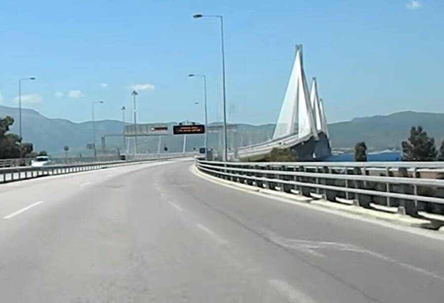 Γέφυρα Ρίου Αντιρρίου: Διακόπηκε η κυκλοφορία λόγω τροχαίου ατυχήματος