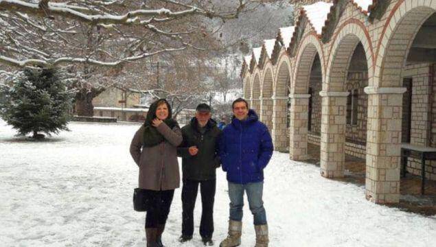 Στο χιονισμένο Αθαμάνιο Άρτας ο Αλέξης Τσίπρας, με Γεροβασίλη