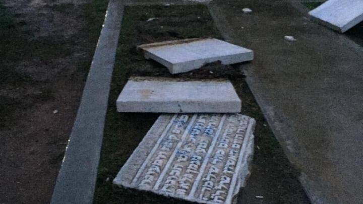 Θεσσαλονίκη: Σιωπηλή διαμαρτυρία στο μνημείο του εβραϊκού νεκροταφείου στο ΑΠΘ