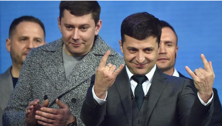 Ο κωμικός Βολοντίμιρ Ζελένσκι νέος πρόεδρος της Ουκρανίας
