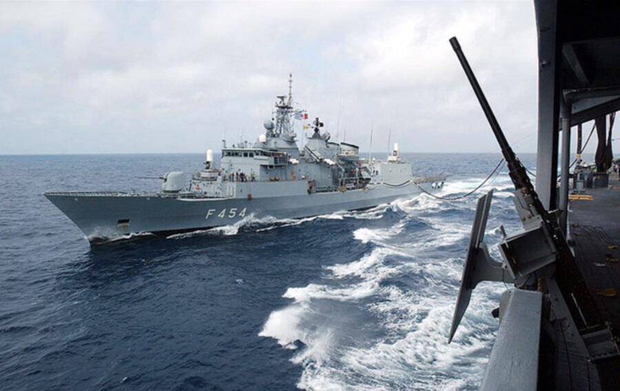 28η Οκτωβρίου: Πλοία του Πολεμικού Ναυτικού σε Πειραιά και Θεσσαλονίκη