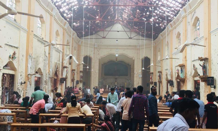 Παγκόσμιο σοκ: Αιματηρές εκρήξεις σε εκκλησίες και ξενοδοχεία στη Σρι Λάνκα- Τουλάχιστον 290 οι νεκροί (pics&vids)