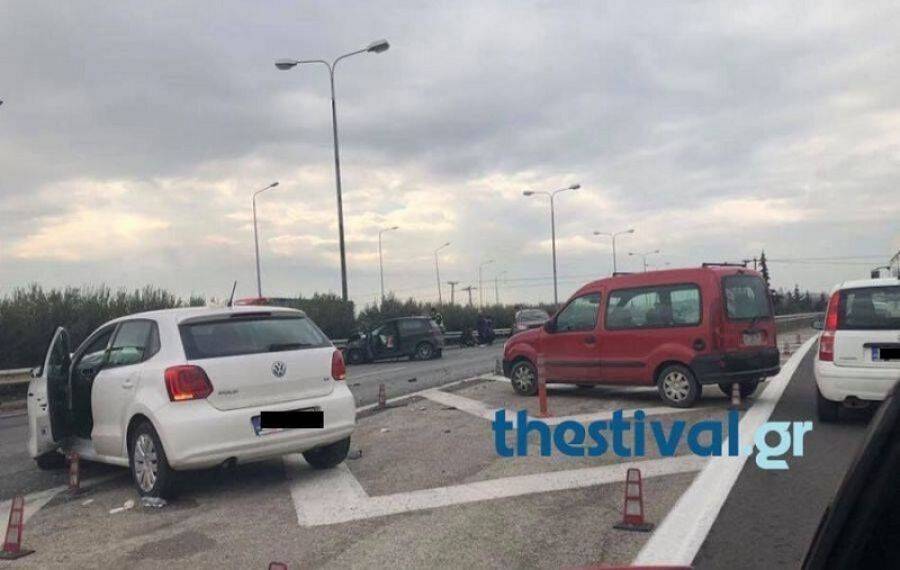 Θεσσαλονίκη: Καραμπόλα τριών οχημάτων και μποτιλιάρισμα