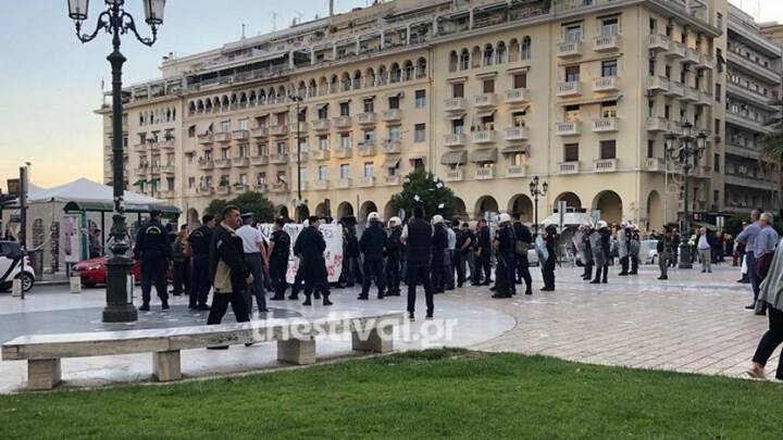 Θεσσαλονίκη: Διαμαρτυρία για τον Κουφοντίνα έξω από ομιλία του Μεϊμαράκη
