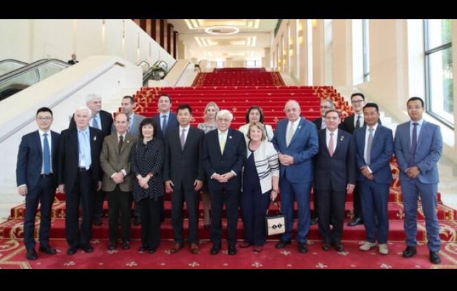Πεκίνο: Επίσκεψη Παυλόπουλου στην Huawei