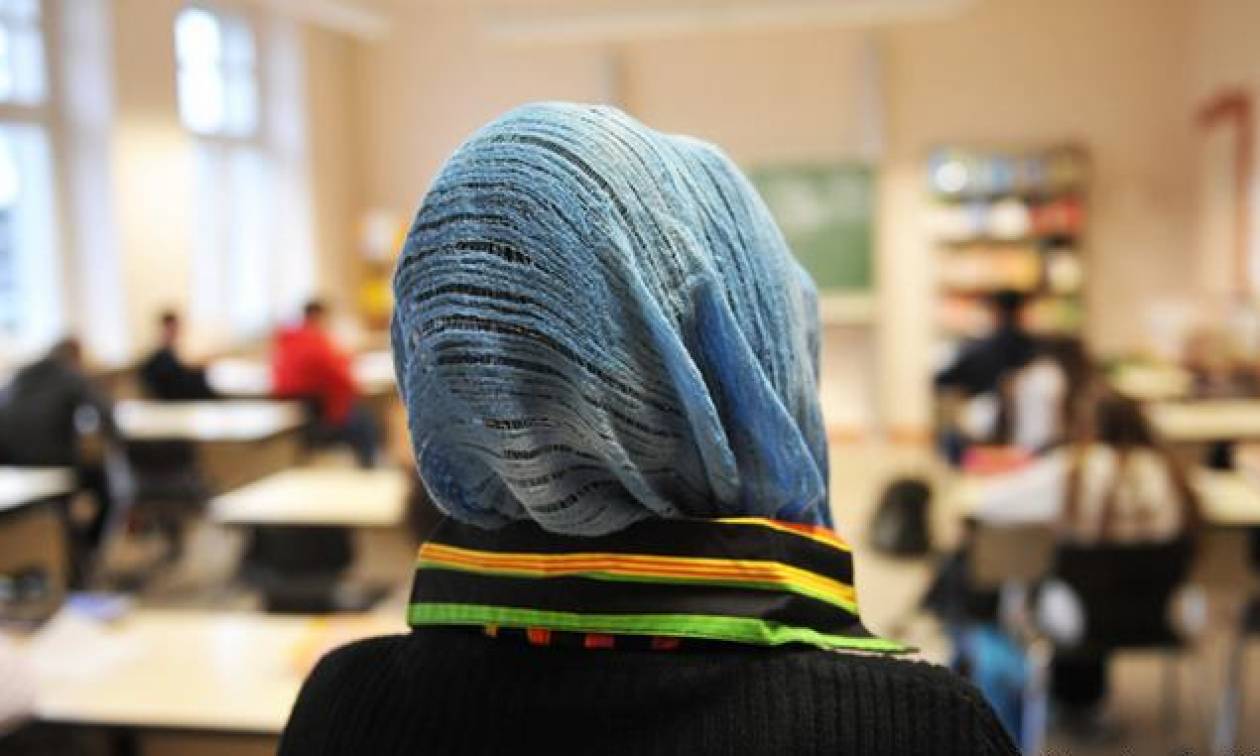 H Αυστρία απαγορεύει την ισλαμική μαντίλα στα σχολεία