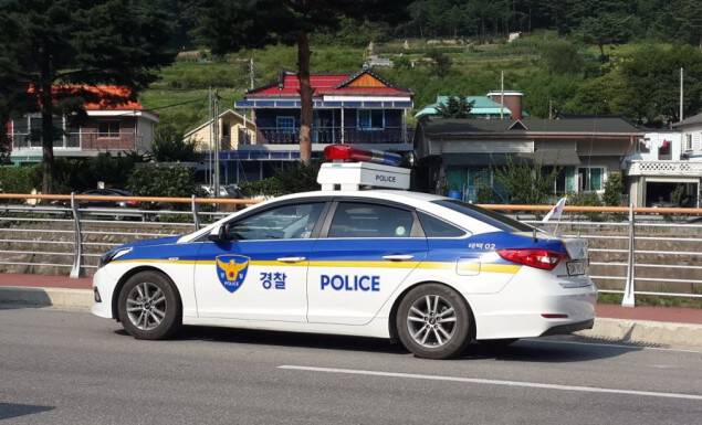 Νότια Κορέα: Έριξε αυτοκίνητο με γκαζάκια στην πύλη της αμερικανικής πρεσβείας