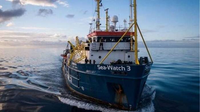 Αποκλεισμένο το Sea Watch στη Λαμπεντούζα – Απομακρύνθηκαν δύο μετανάστες