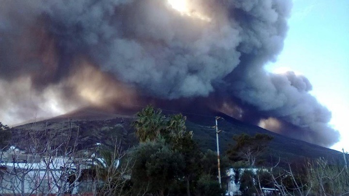 Ιταλία: Ενεργοποιήθηκε το ηφαίστειο στο νησάκι Στρόμπολι
